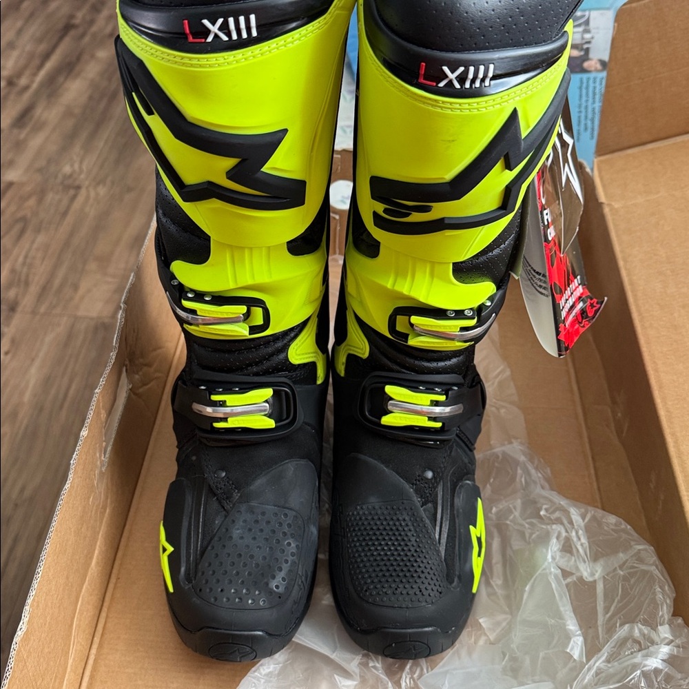 Alpinestars Black and Neon Yellow Racing Boots - Picture 2 of 6